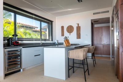 Luxury Villa Photo #18