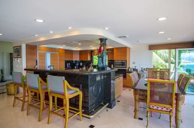 Luxury Villa Photo #9