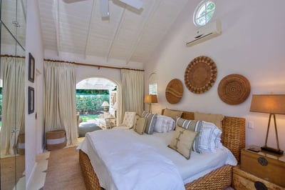 Luxury Villa Photo #26