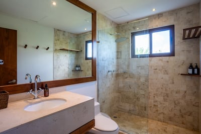 Luxury Villa Photo #34