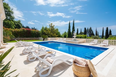 Luxury Villa Photo #19