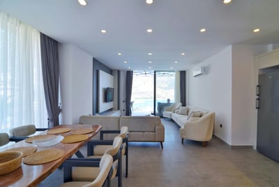 Luxury Villa Photo #11