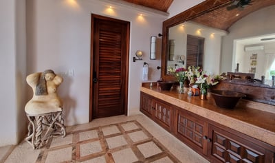 Luxury Villa Photo #32