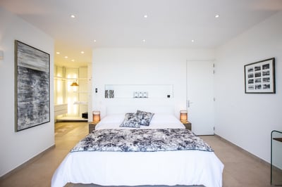 Luxury Villa Photo #24