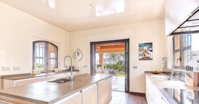 Luxury Villa Photo #13