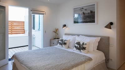 Bedroom 2: Queen size bed, air conditioning, HD-TV, Apple TV, dressing room, programmable safe. Adjo