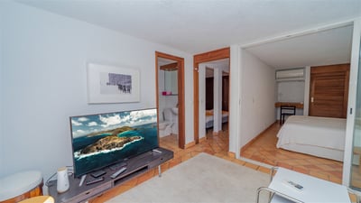 Bedroom 3 & 4: On the lower level. Two bedrooms with Euro-King size beds, air conditioning. Lou