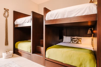 Bunk Room 5 - 4 Queen Beds, TV, AC