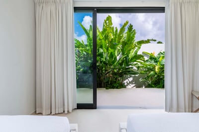 Luxury Villa Photo #40