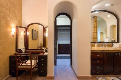 Luxury Villa Photo #25