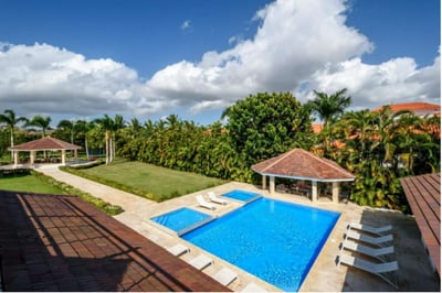 Luxury Villa Photo #3