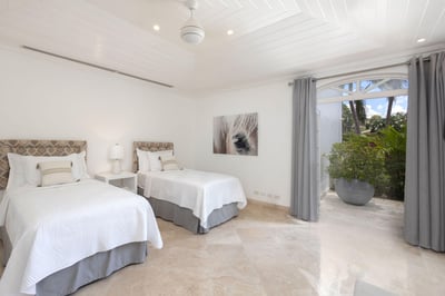 Luxury Villa Photo #14