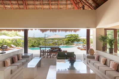Luxury Villa Photo #18