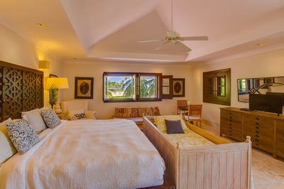 Luxury Villa Photo #46