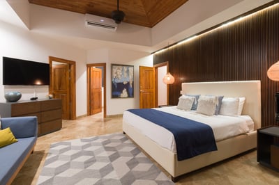 Luxury Villa Photo #28