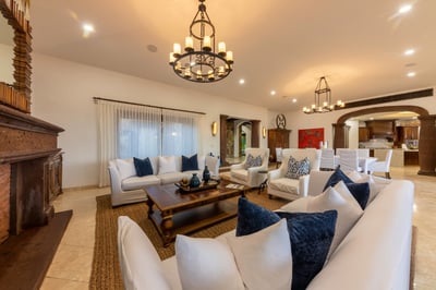 Luxury Villa Photo #35