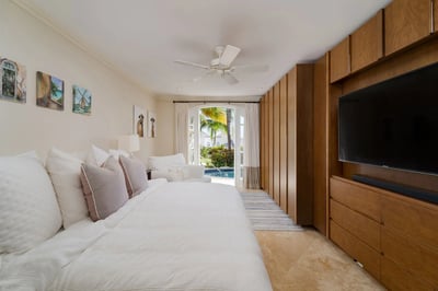 Luxury Villa Photo #9