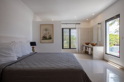 Luxury Villa Photo #42