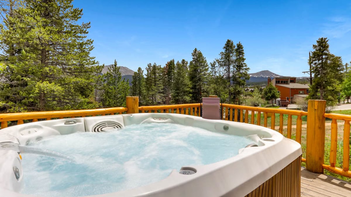 Hot tub with views - Image 4