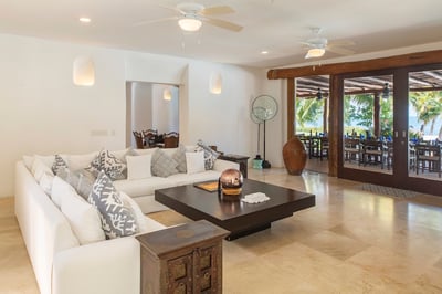 Luxury Villa Photo #20