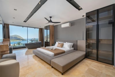 Luxury Villa Photo #24