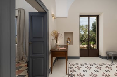 Luxury Villa Photo #17