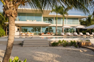 Luxury Villa Photo #3
