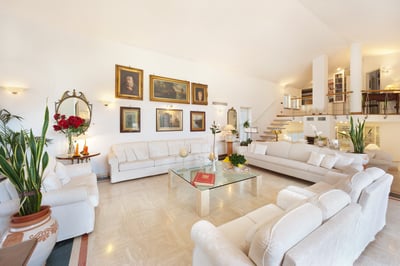 Luxury Villa Photo #7