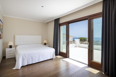 Luxury Villa Photo #17