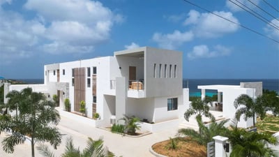 Luxury Villa Photo #3