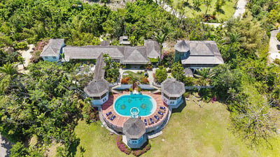 Luxury Villa Photo #32
