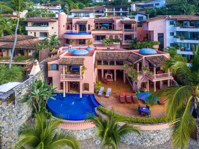 Luxury Villa Photo #3