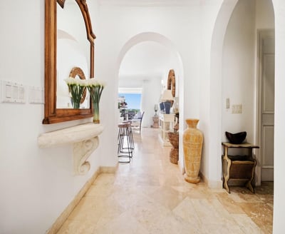 Luxury Villa Photo #9