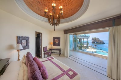 Luxury Villa Photo #38