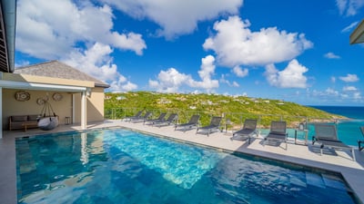 Luxury Villa Photo #6