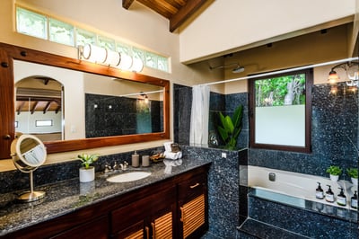 Luxury Villa Photo #17