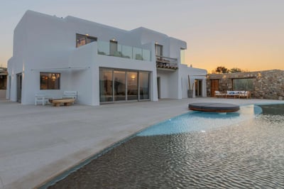 Luxury Villa Photo #2
