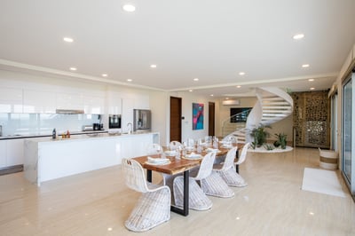 Luxury Villa Photo #12
