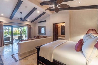 Luxury Villa Photo #30