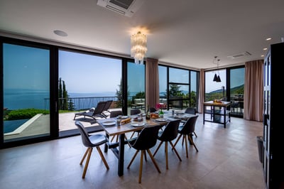 Luxury Villa Photo #17
