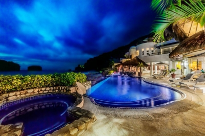 Luxury Villa Photo #3