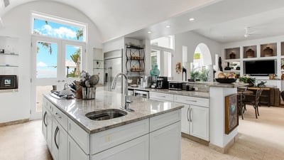 Luxury Villa Photo #40