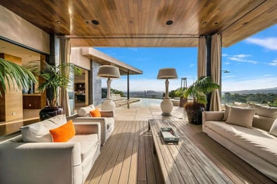 Luxury Villa Photo #2