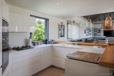 Kitchen & Dining Area