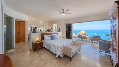 Luxury Villa Photo #31
