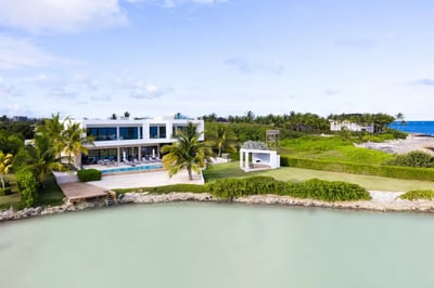 Luxury Villa Photo #2