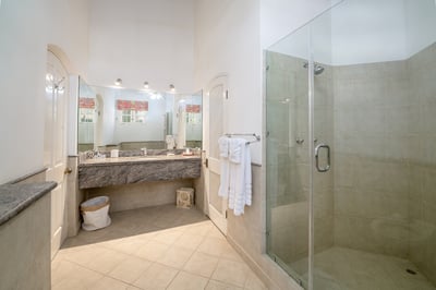 Luxury Villa Photo #31
