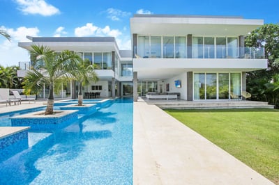 Luxury Villa Photo #6