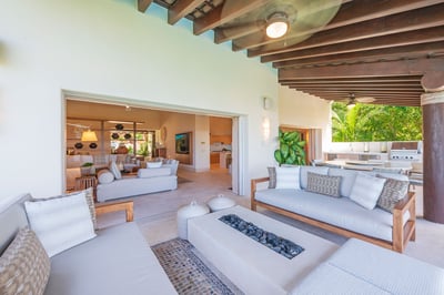 Luxury Villa Photo #7