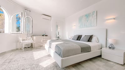 Luxury Villa Photo #24